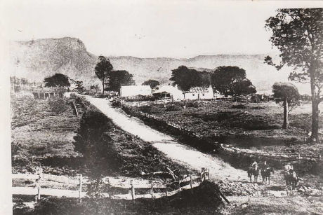 Junction Old Illawarra Road & Yellow Rock Road Macquarie River 1800s